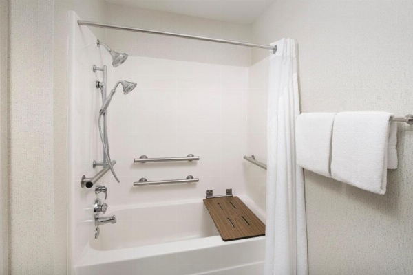 Holiday Inn Express Knoxville-Strawberry Plains, an IHG Hotel image 16