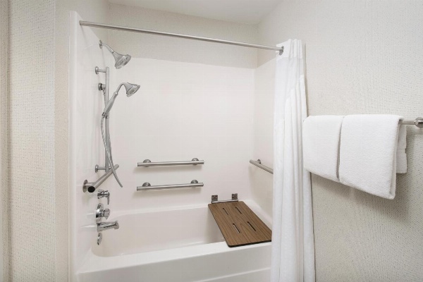 Holiday Inn Express Knoxville-Strawberry Plains, an IHG Hotel image 6